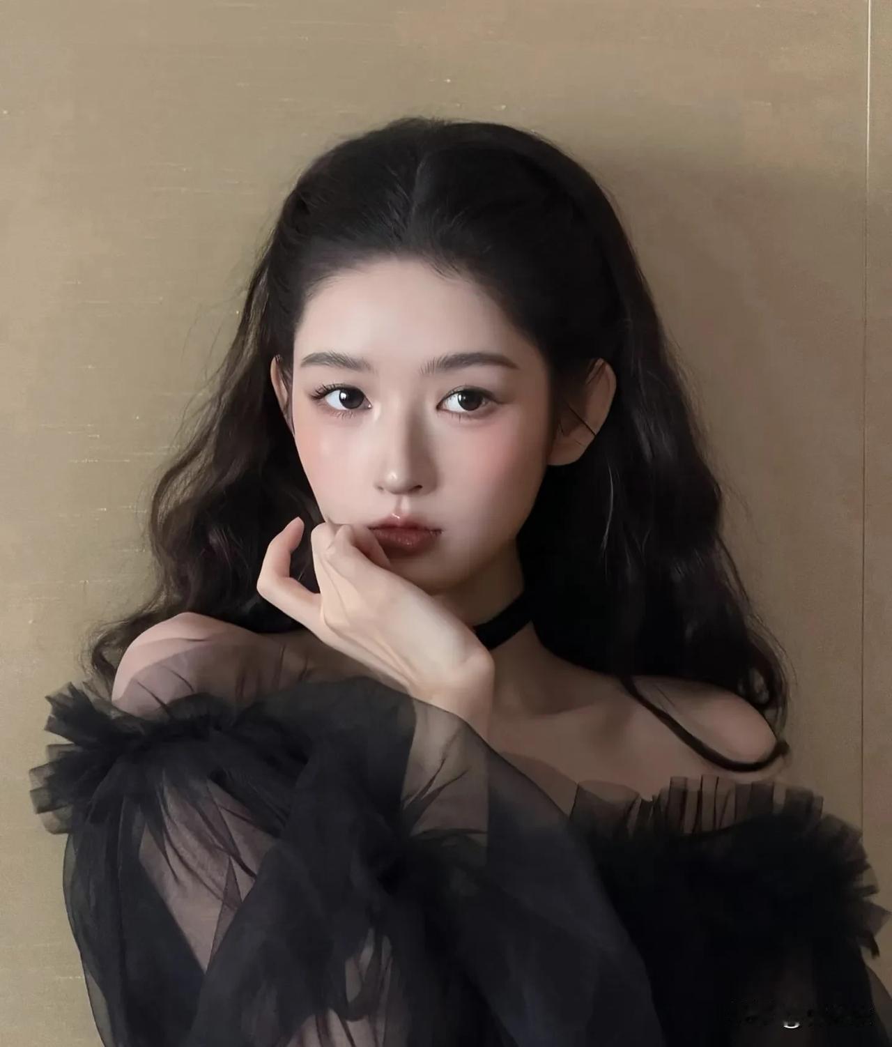 有人好奇的问？说王玉雯最近怎么越来越漂亮了，我觉得其实很多明星都是这样。随着