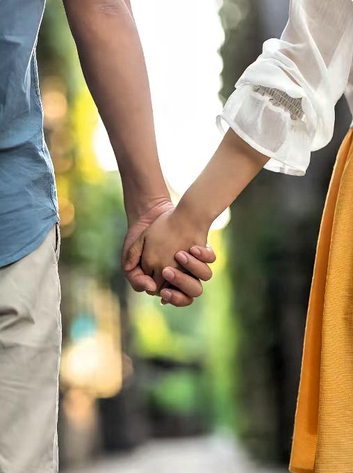 扒一扒男女之间的相处铁律，早看少吃亏:1.九成多的女人喜欢有钱的男人。2.几