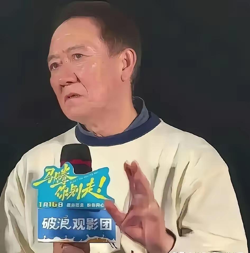 李幼斌说：我的父母现在都还在世，父亲98岁，母亲95岁，他们现在都住在养老院，每