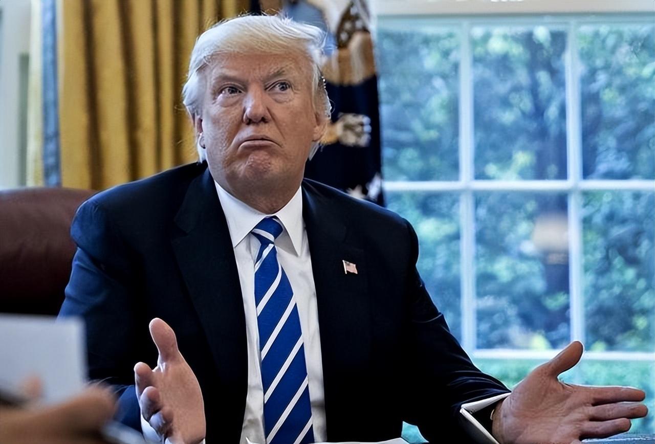 特朗普连遭三重重击，盟友反水飞机坠毁，内忧外患藏不住了2月13号这天，特朗普算