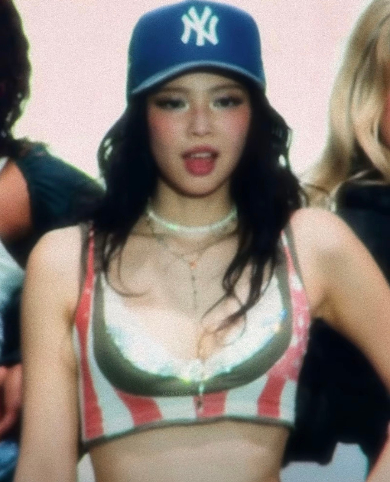 超时髦洋气的美国女高Jennie