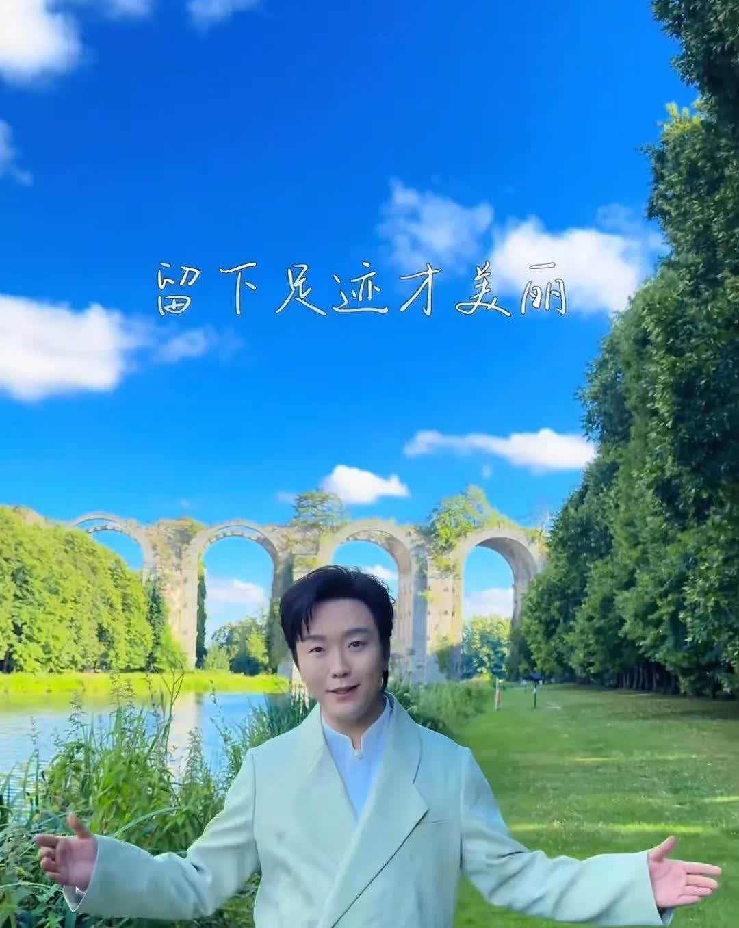 网红草帽姐在李玉刚的杭州演唱会上，当着亿万观众的面向看台上大喊，“李玉刚我要为你