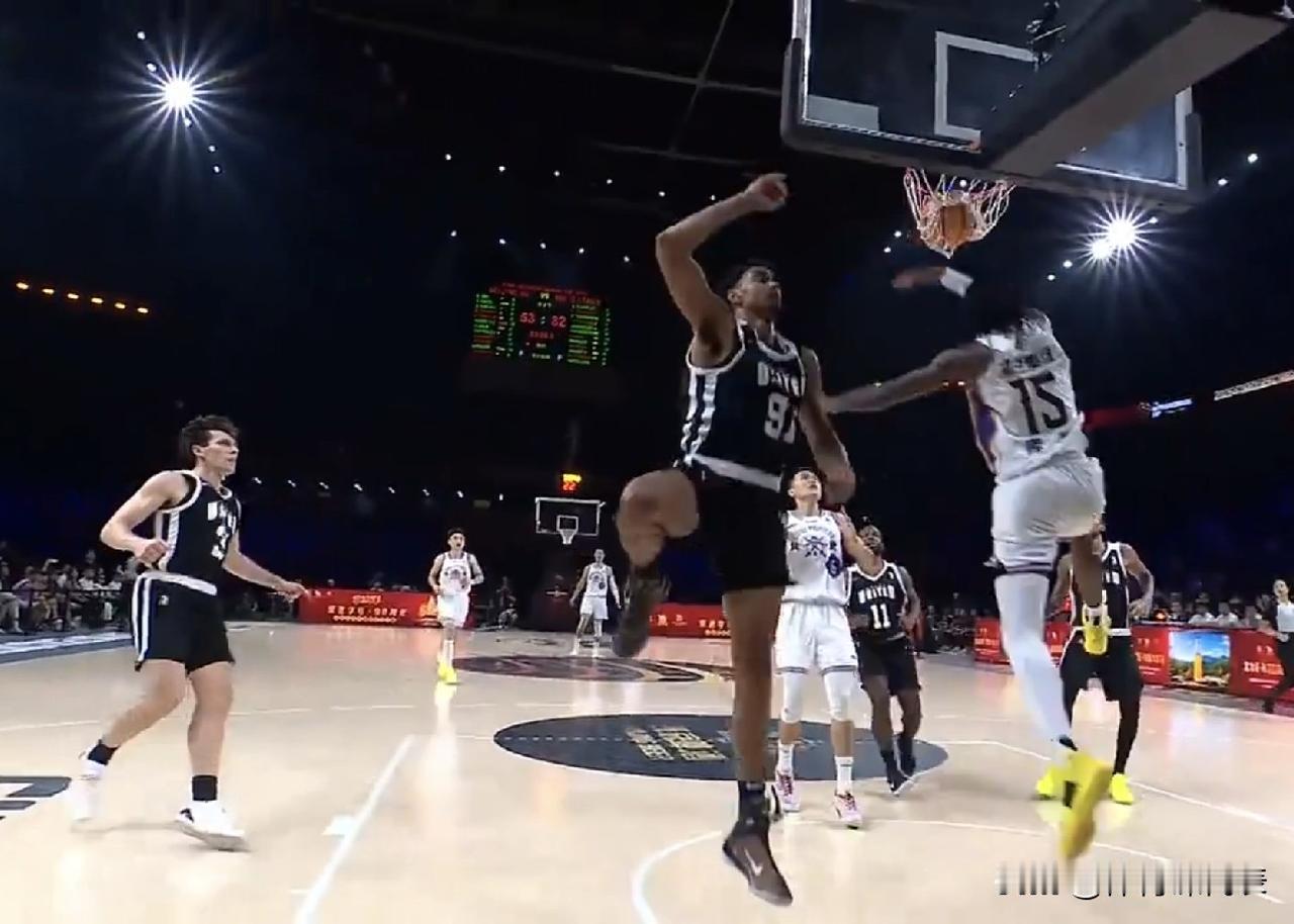 全场被压制，四外援出战的北控男篮洲际杯惨败NBA-G联赛联队30分，库克空砍30