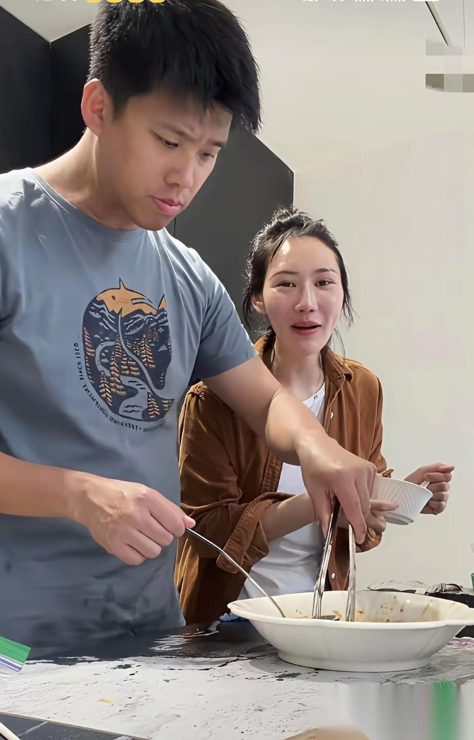葛斯齐消失一段时间了，突然冒出来，不是说汪小菲与S家的恩恩怨怨，而是高调秀起了恋