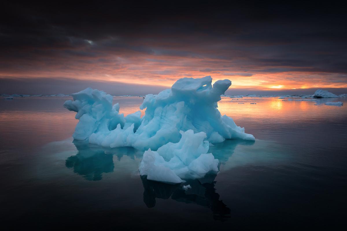 你以为格陵兰岛只是地图上一块雪白的“无人区”？错了。这片占地球冰盖10%的土地，