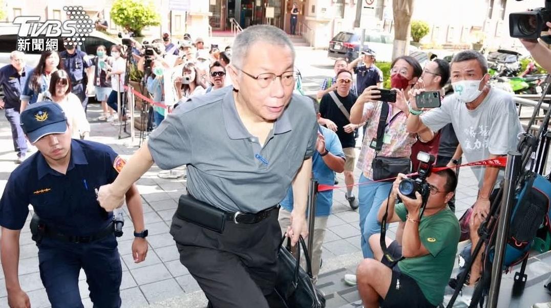 柯文哲被释放第一天以自由人身份出席法庭答辩！昨天岛内政治最轰动的事情莫过于柯文