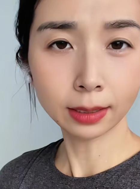 为什么讨厌崔丽丽的人越来越多?因为，崔丽丽没事就把自己悲催丑陋的一面来回展示给