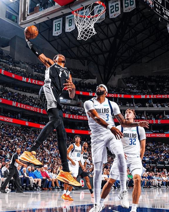 前三战场均33分13板6帽！文班亚马本赛季是否能达成MVP+DPOY？202