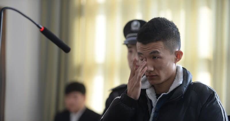 现在总有一些人想不劳而获，干出抢夺手机这种事。就像四川阆中那名男子李某，凌晨去按