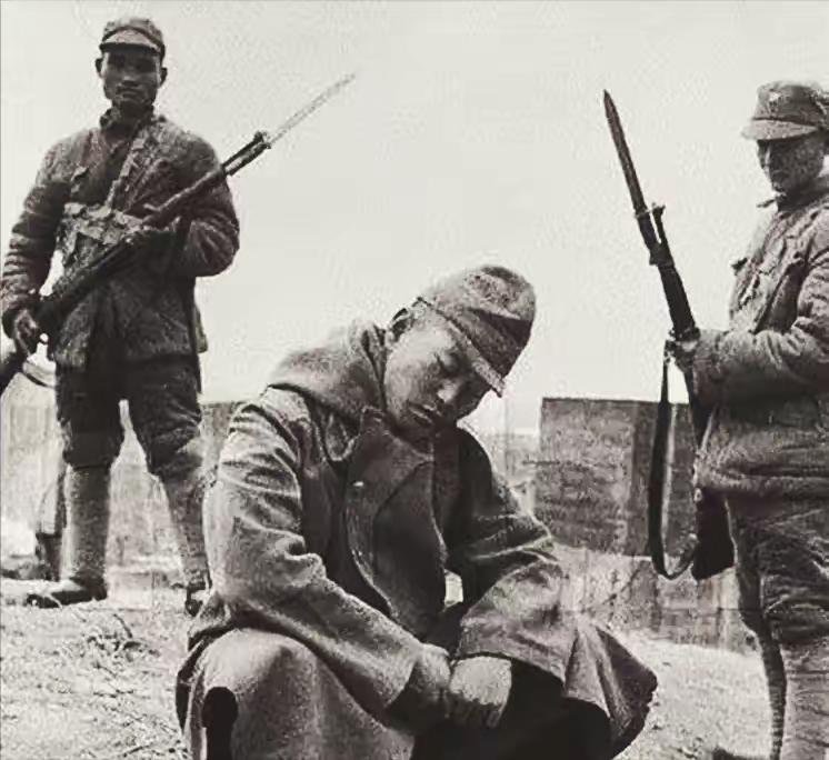 抗战中，八路军活捉了日军中佐，刘伯承大喜过望，忙说要奖励这个战士，可当听说俘虏是