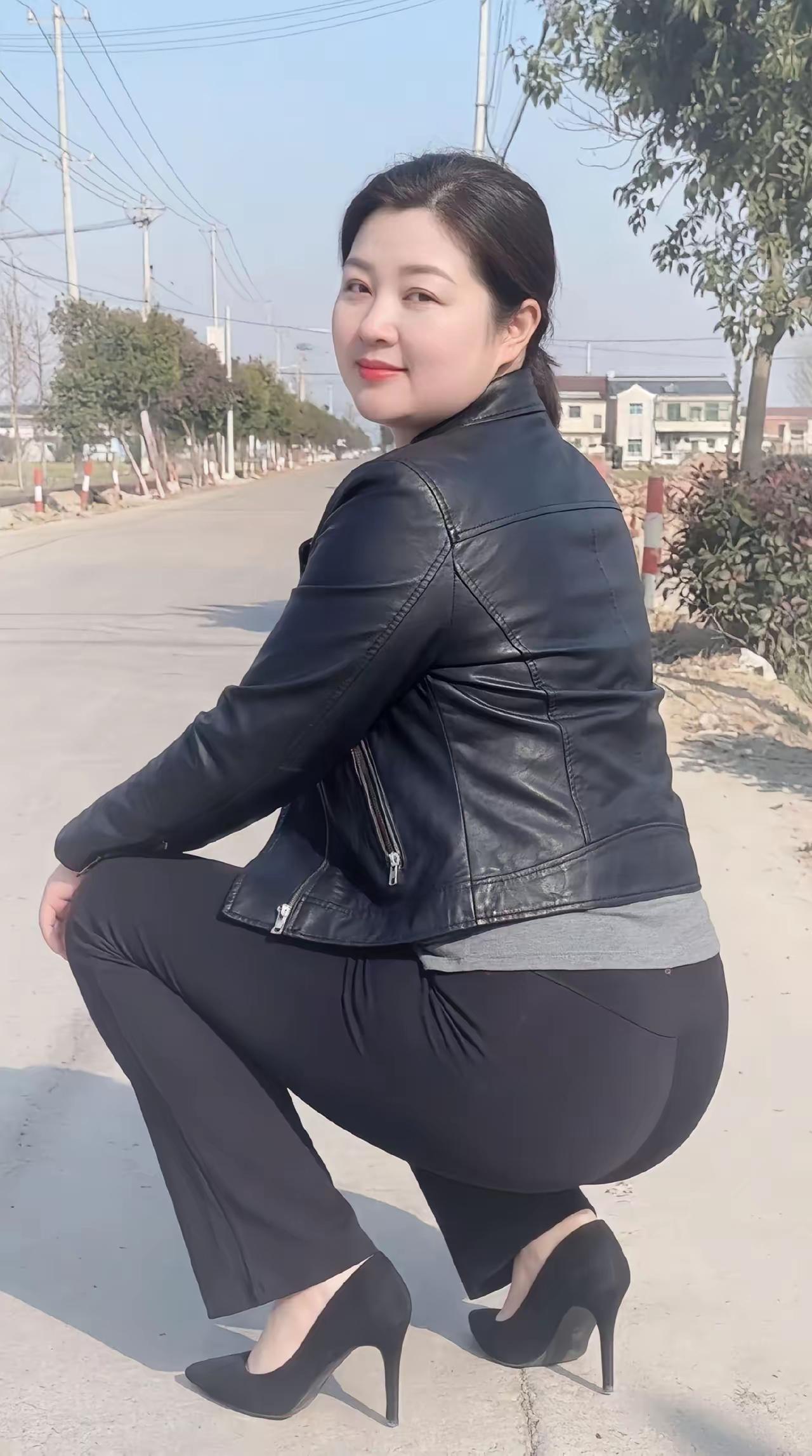 曾经也是村里一枝花，如今颜值不太，人老珠黄。