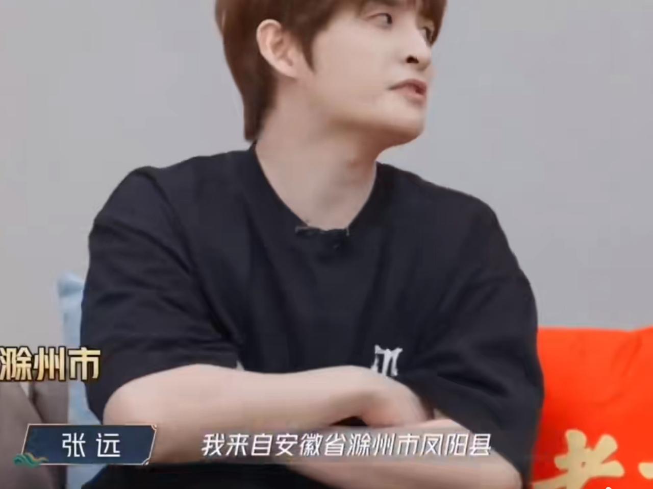 伯远和张远在披哥上开始认亲了。真的被哥哥们笑死。张远和伯远在讨论《宝莲》时提