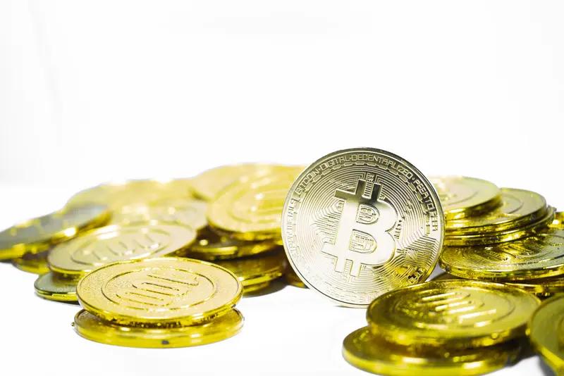 观测者房源：现在年轻人，咋全扎进币圈股市美股了？打开朋友圈一半在晒K线图一