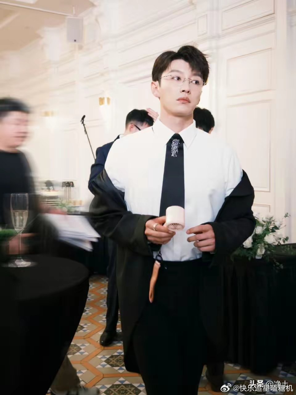 随着《轧戏》的播出，没想到火出圈的竟然是男二——裴轸。但是不得不说代旭把裴轸演的