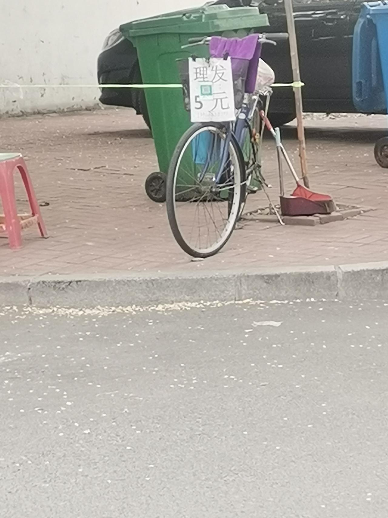 坐标吉林市，人到中年，生活不易。我首次挑战了5元理发，感觉还挺不错！以前