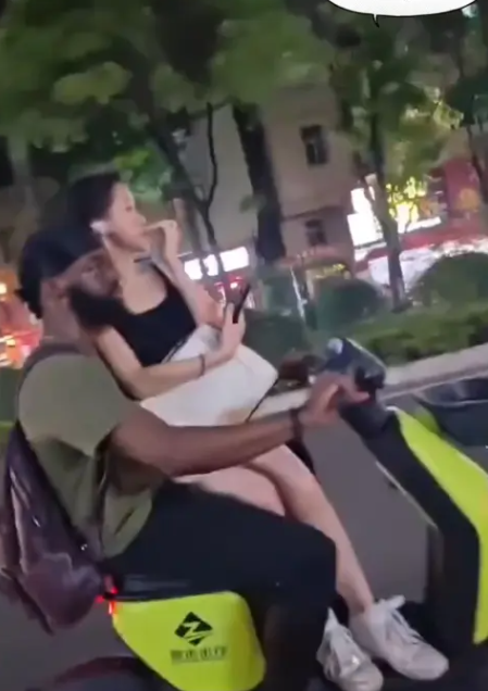 为什么他们不戴头盔？？？
