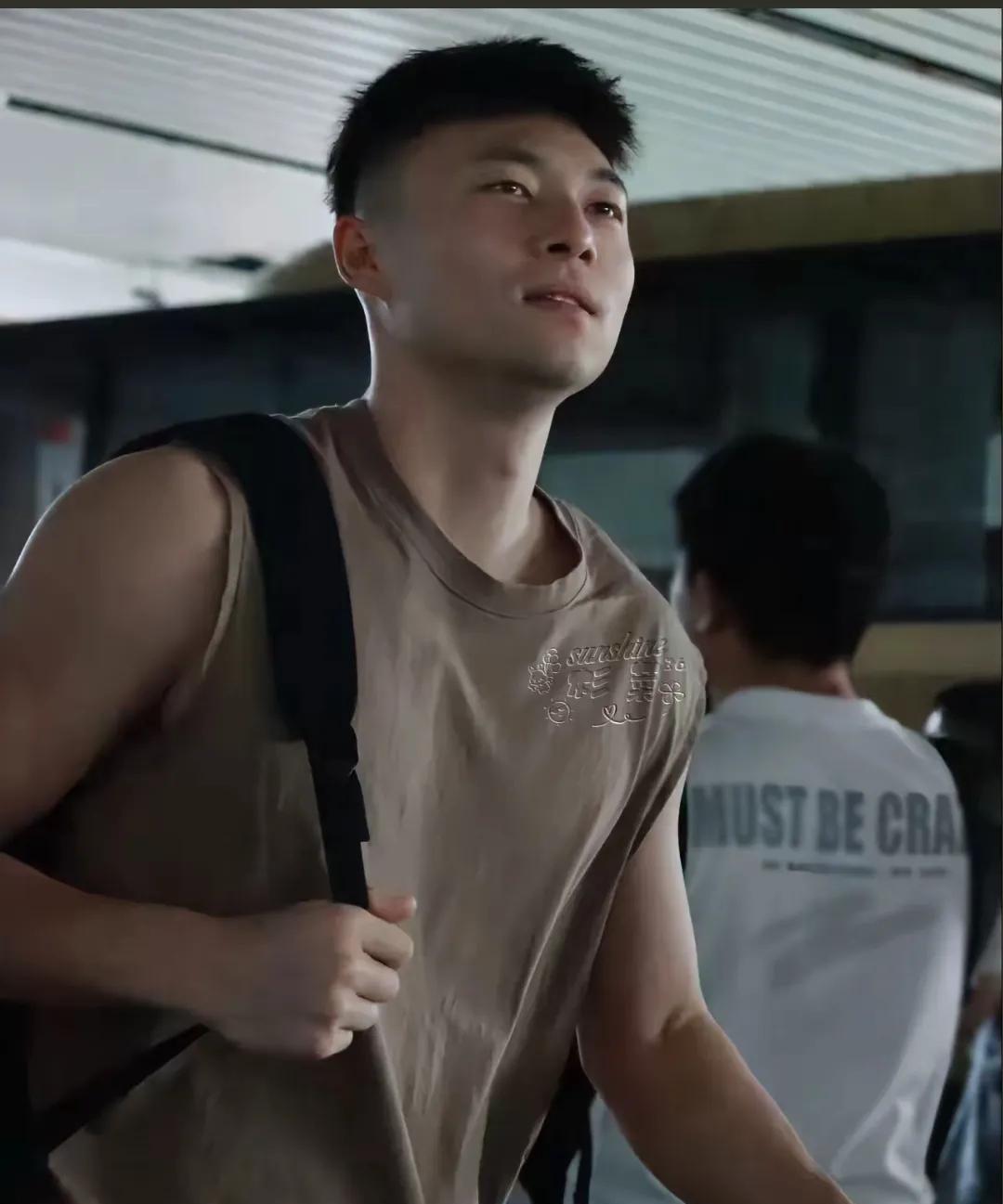 在联赛里你们瞧我不起，全运会男篮成年组比赛我让对手吃劲苦头，让教练队员为我鼓掌，