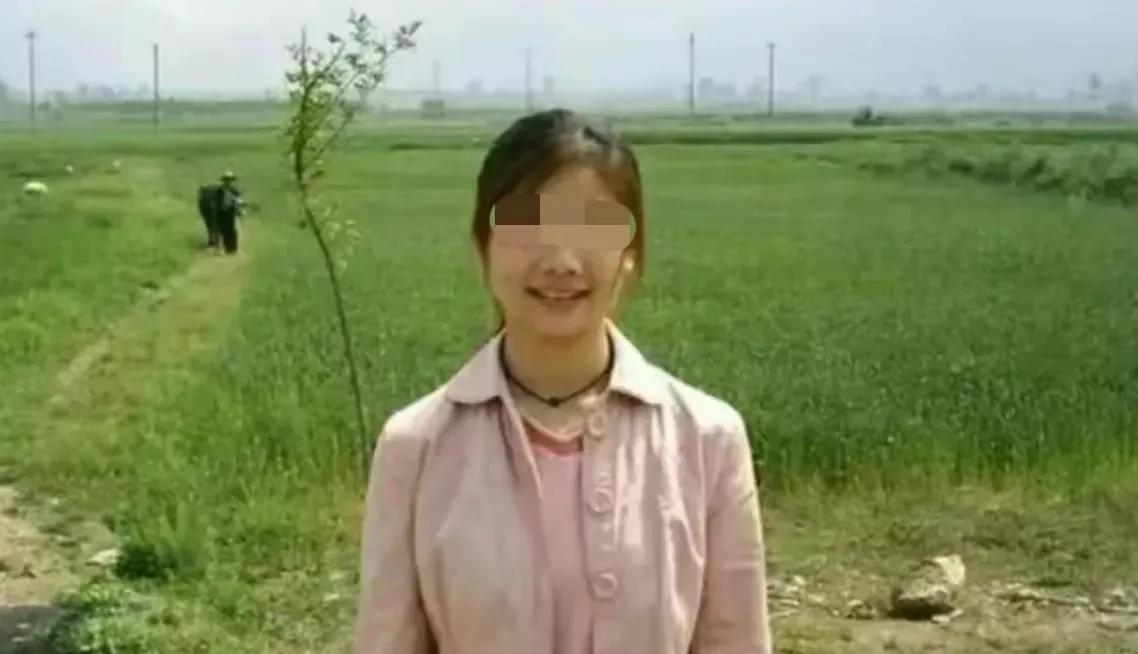 1992年她是南京医学院的学生，成绩拔尖，父母眼里的骄傲。那天晚上，她像往常一样