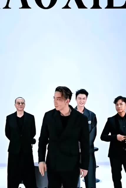 从吴卓羲的表情可以看出，tvb真的后继无人了你们注意到没，吴卓羲第一次比