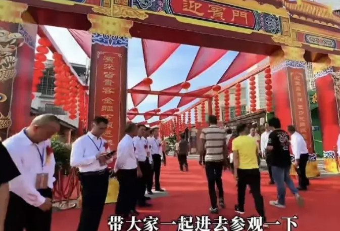 一万五千人的宴会，太牛逼啦！话说广东的湛江市，有这么一个叫坡头林口的村子，组