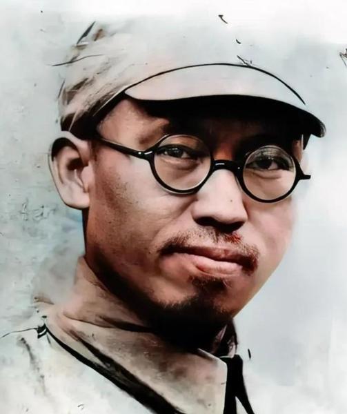 1942年，一名日本特务假扮医生救出26名八路军，全军感激涕零，却被罗荣桓一眼看