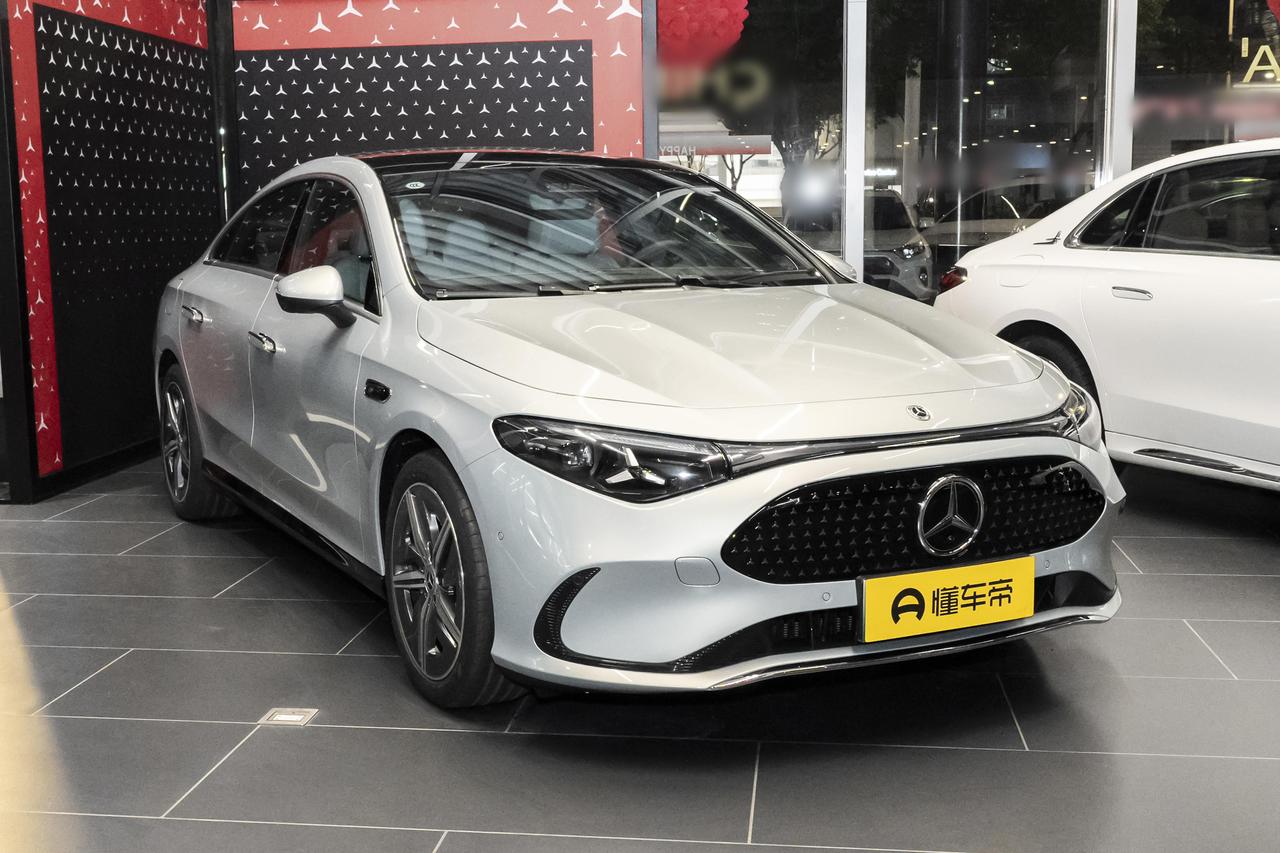 奔驰又要自取其辱，CLA纯电上市，24.9万，28.56万两个版本，4.76米的