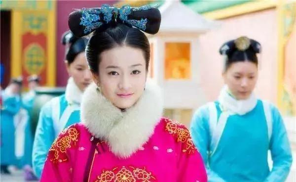 1727年，15岁的富察氏嫁给17岁的宝亲王弘历为福晋。这场看似门当户对的婚