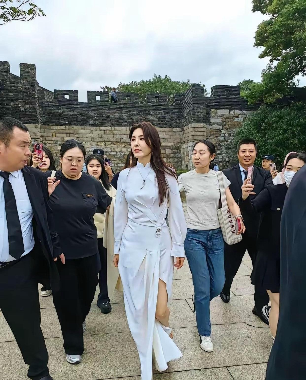 曾黎不愧是中戏第一美女，不知道怎么样的男人才能配得上她