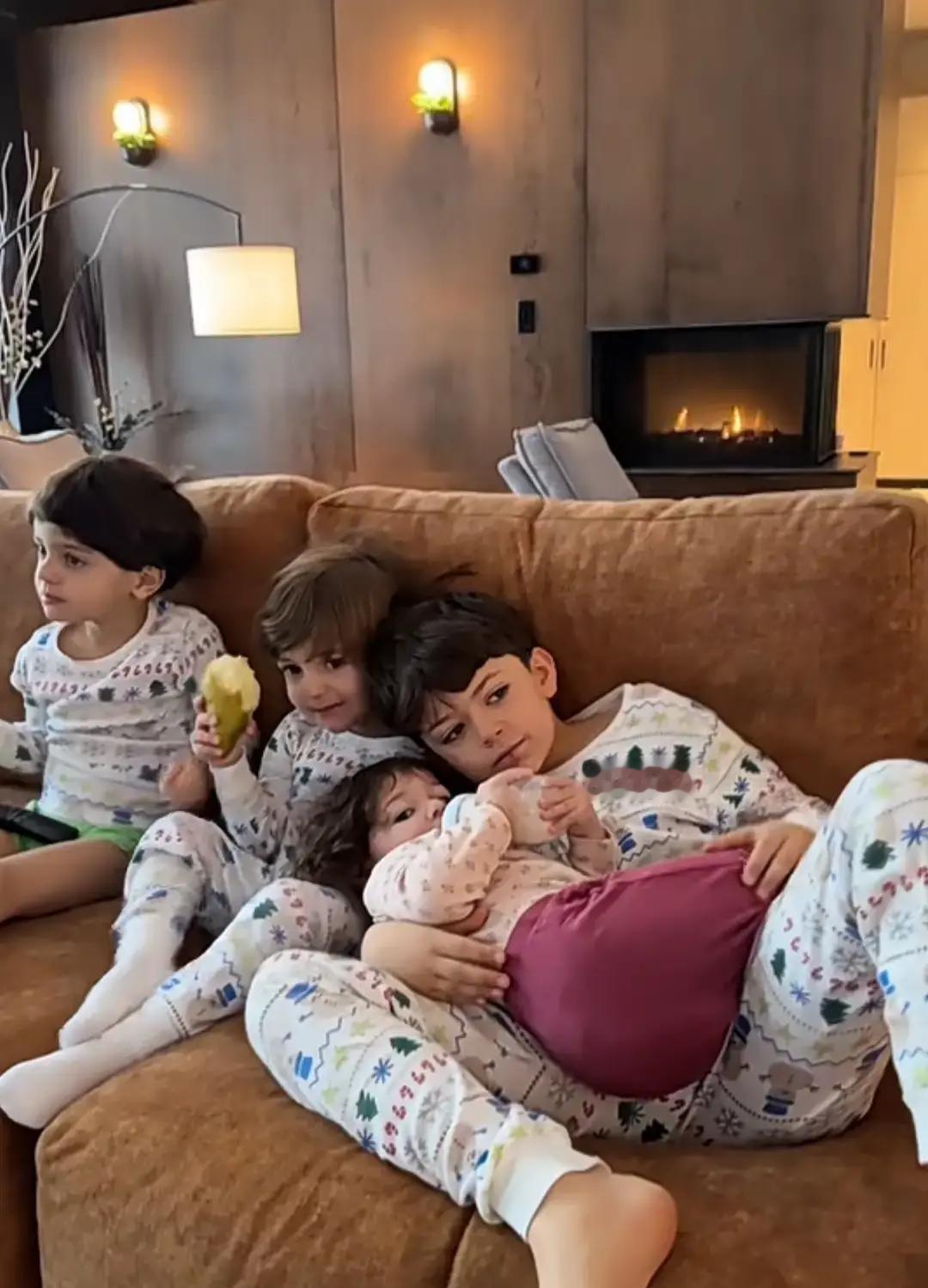 好的，看我如何拆解这场闹剧。于文红直播哭穷，说前夫罗兰多卷走3500万，连儿子