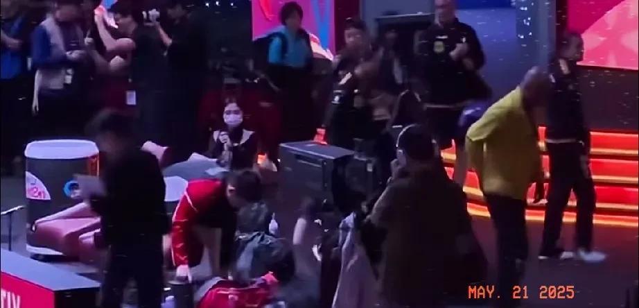 今天肖战被二宝气的不轻，动漫组合居然输了，输的让人很抓狂，两个人的状态基本上是懵