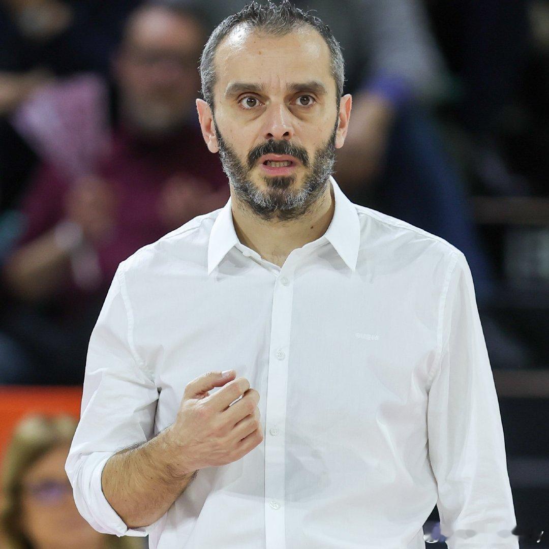 斯坎迪奇女排主教练马尔科·加斯帕里表示：去年我们目标是尽可能在欧冠联赛走得更远。