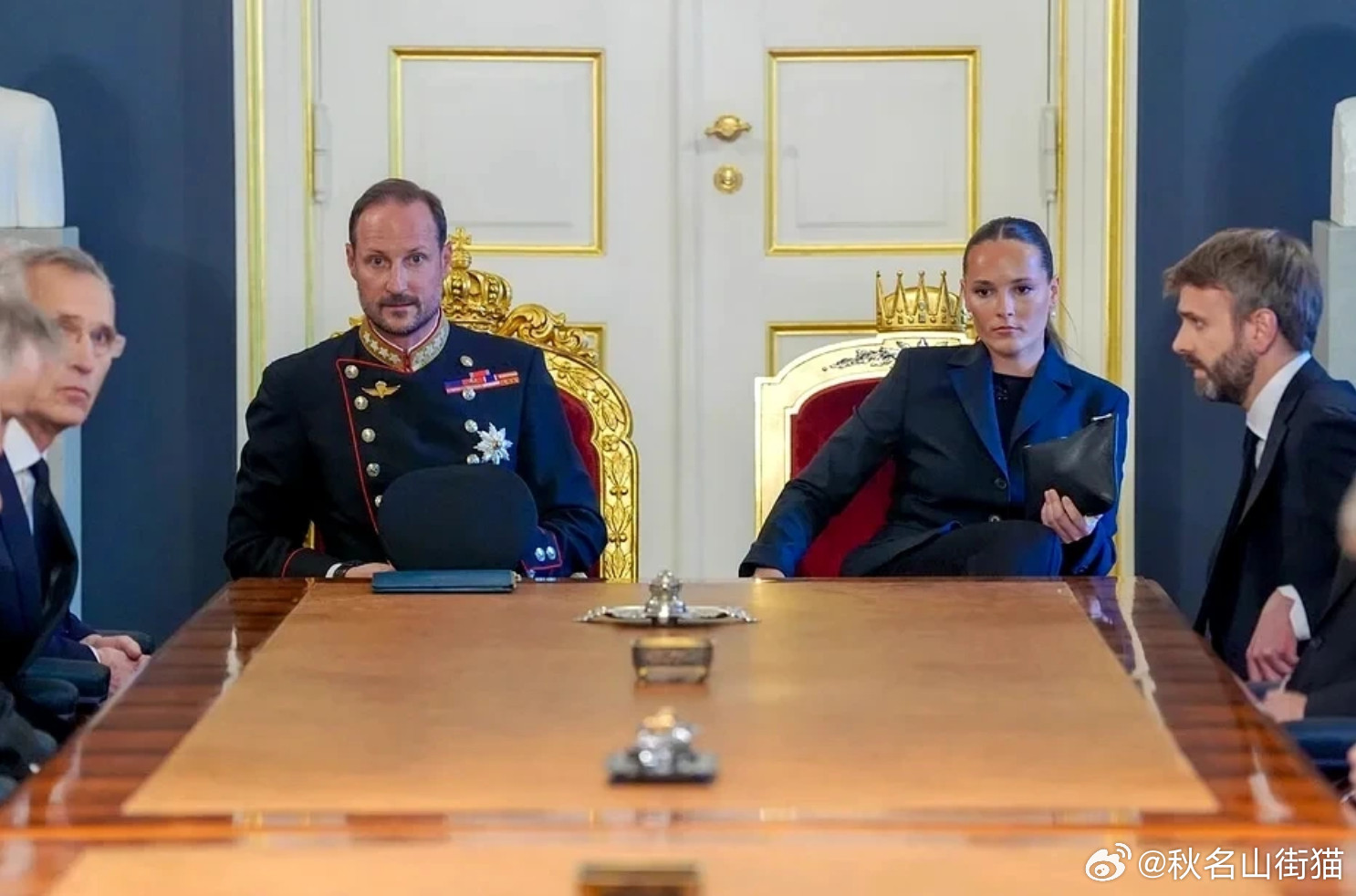 挪威新国王哈康八世即位！曾因不擅社交远赴美国：希望“离家越远越好”海外新鲜事挪