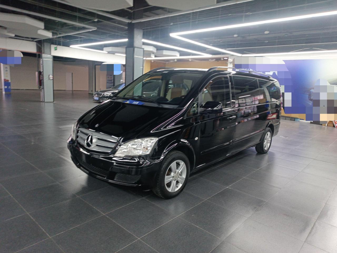 如今还景气的行业，自媒体工作室算一个吧？今天帮粉丝验了一台奔驰威霆，2016年