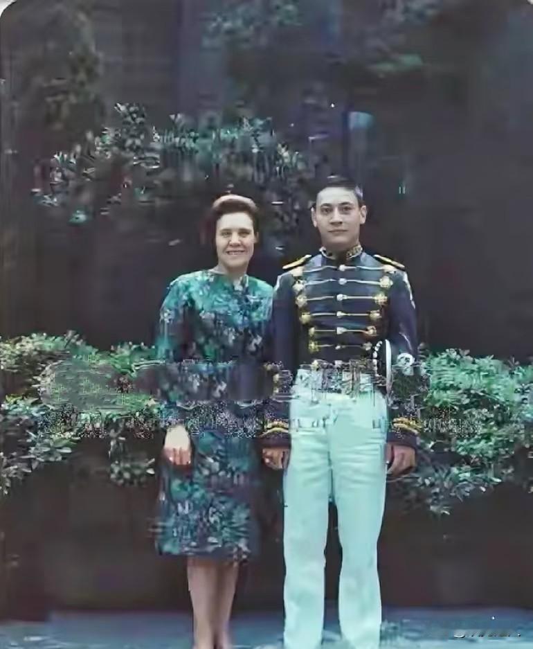 谁能想到，蒋家最谦和的后辈，终究没逃过家族的宿命？1967年，19岁的蒋孝