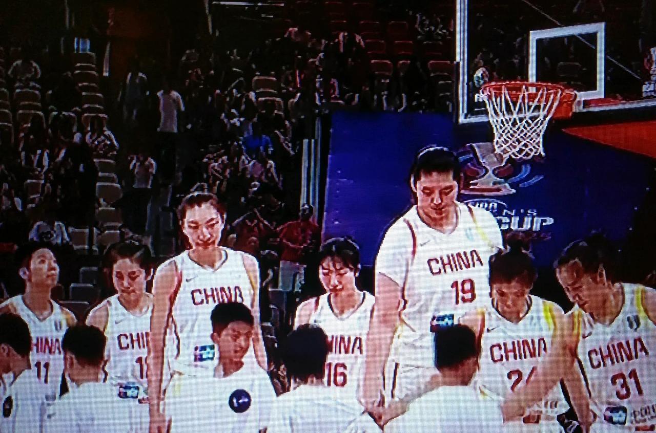 中国女篮衰退的太快了。不是李梦，王思雨，杨立维她们不愿意帮助国家队渡过难关，而是