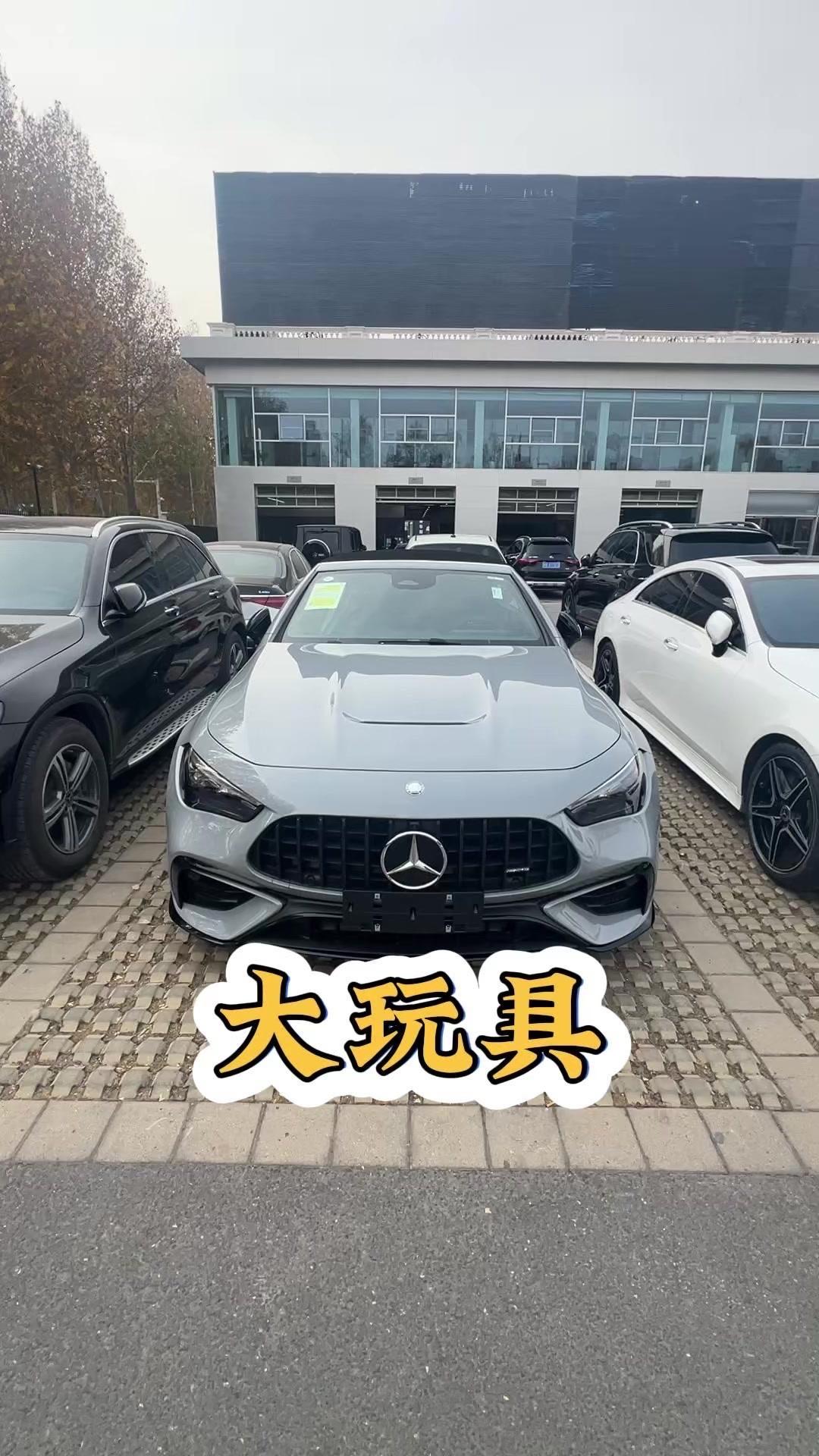 CLE53敞篷版，大玩具实锤！AMG苹果树徽标太吸睛，帅到想立刻开出去兜风。3.
