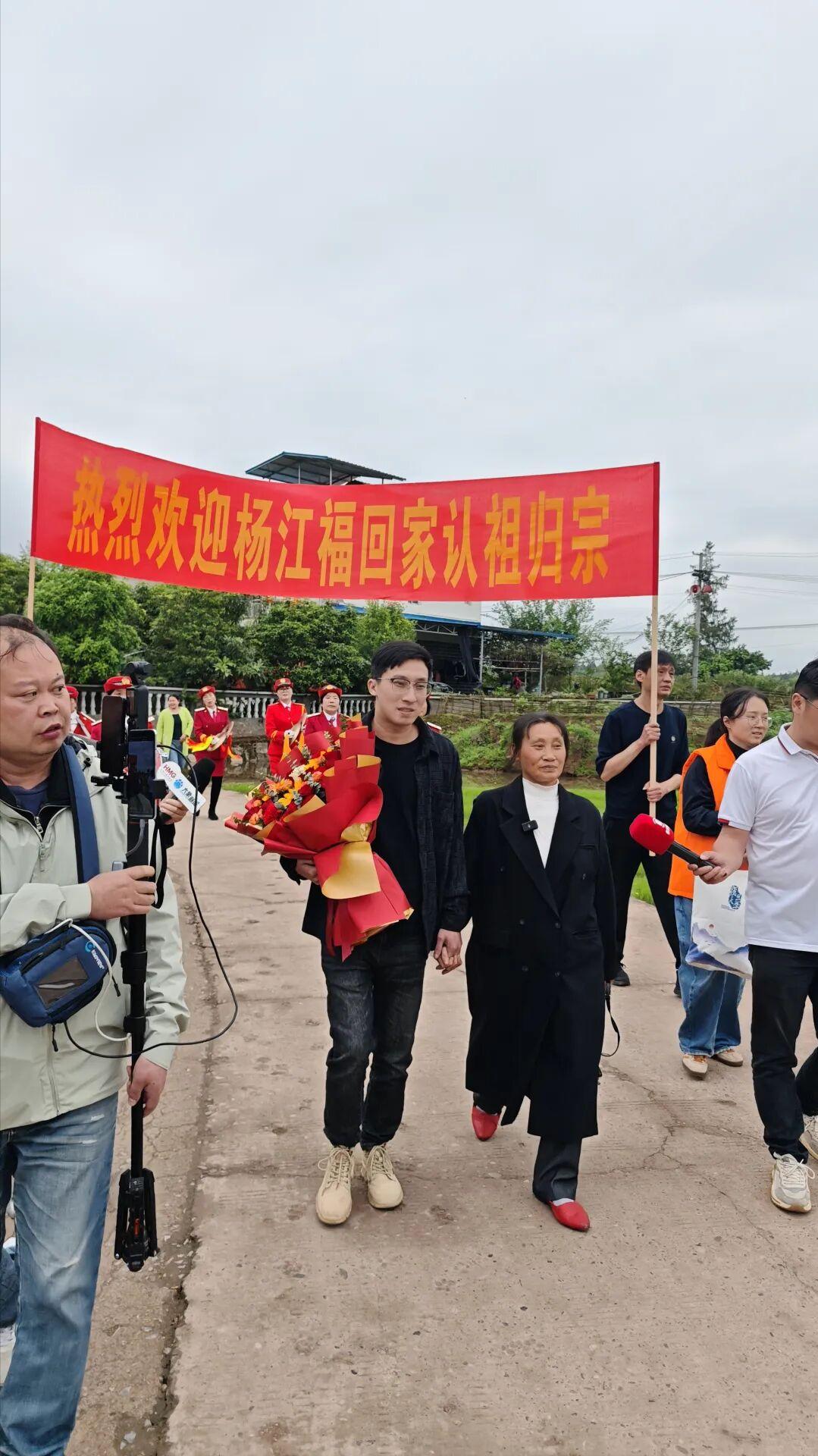 儿子出生4天被抢走，苦寻33年终团圆：听说孩子找到，瘫痪多年的父亲奇迹般站起来了