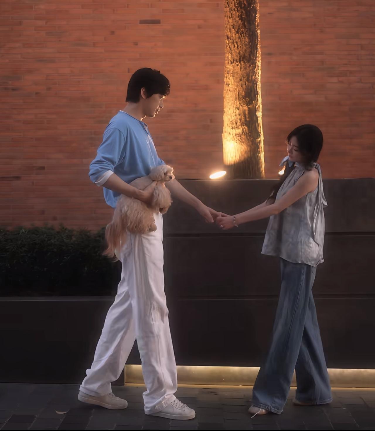 周佑凌柳柳告白夜怎么亲？竟然是提前商量好了，结果还是没忍住。笑死了。《半熟恋人
