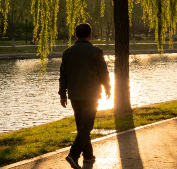 一段非常现实的话：一个男人只要克服了性欲带来的执念，就会发现95%的女人，根本