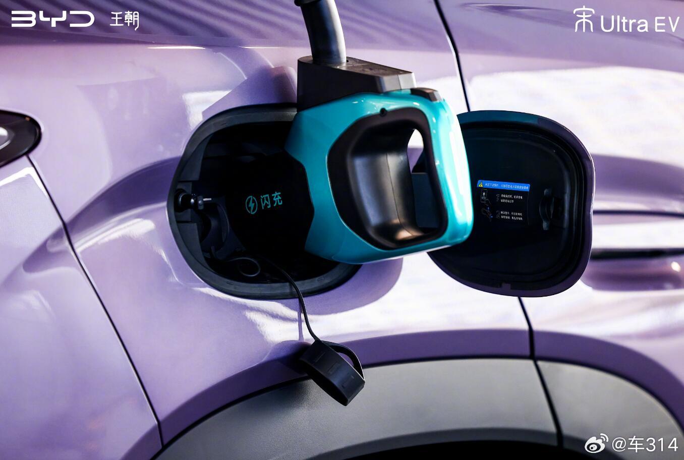 15.19万元起，宋UltraEV就标配了超级闪充，还有二代刀片电池，把纯电车