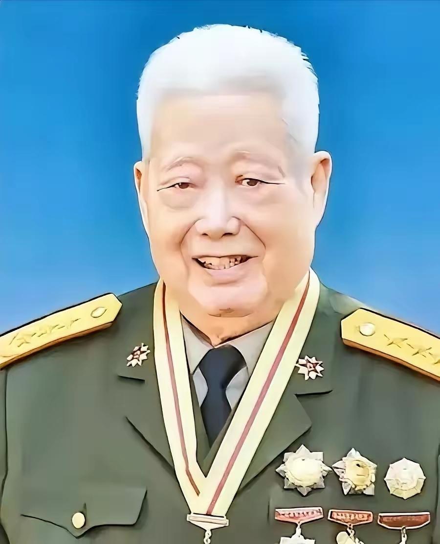 1950年，解放海南时，韩先楚焦急地看着118师的指战员：“谁愿意带队登岛？”下