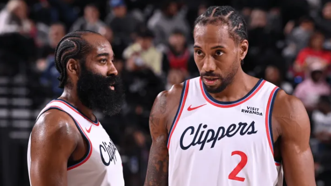 美记撰写专题文章，谈到了快船交易截止日前的交易动向：据联盟消息人士透露，快船队