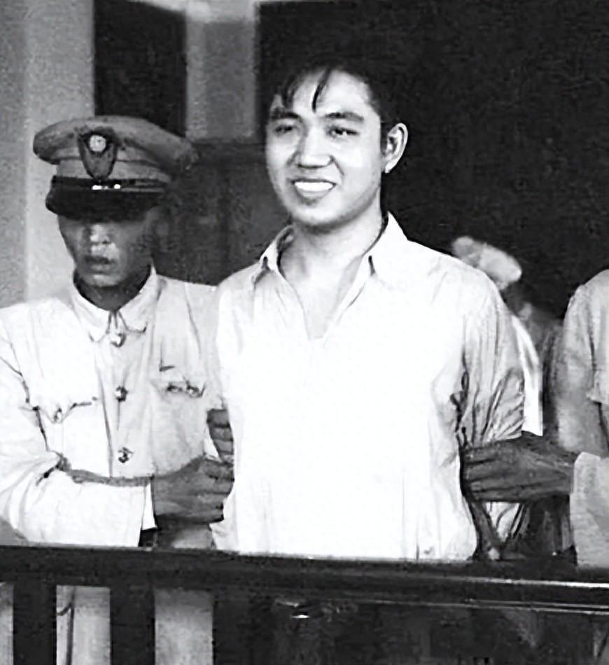 刑场上他临终回头的原因，六十多年后才被揭开，背后隐藏的真相令人痛心！2009年