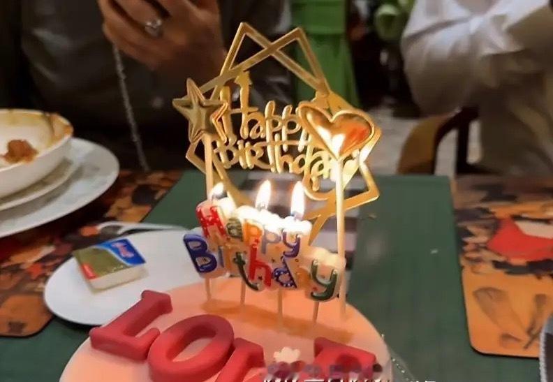 董璇和前婆家关系真好，女儿10岁生日，她送小酒窝去找爸爸团聚，高云翔带着父母为孩