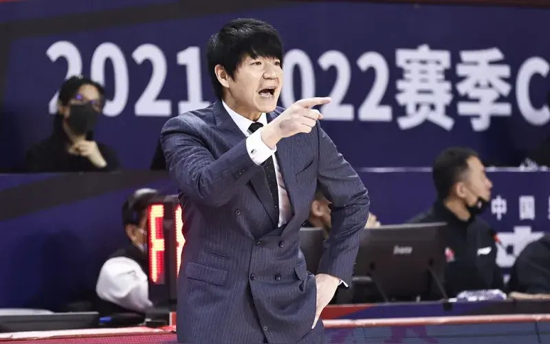 山东高速男篮新赛季阵容：妥妥的4强实力一、本土阵容（20人）后场（6人）：高诗岩（D类顶薪续约2年）