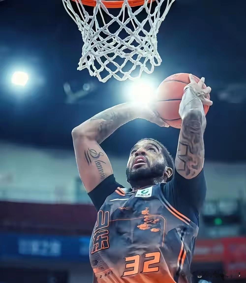 辽宁对阵山东，第一节比赛结束，山东暂时19-16领先3分，双方打的都不好，命中率