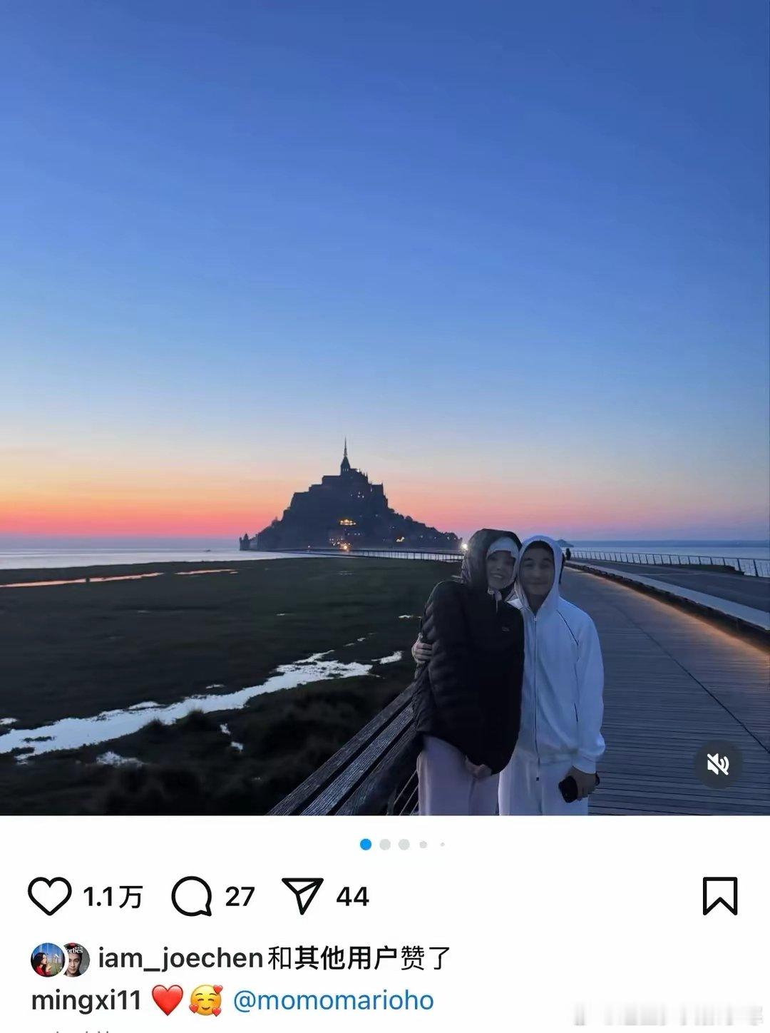 奚梦瑶何猷君巴黎旅行照奚梦瑶何猷君开启巴黎浪漫打卡之旅，圣米歇尔山城堡前，他们