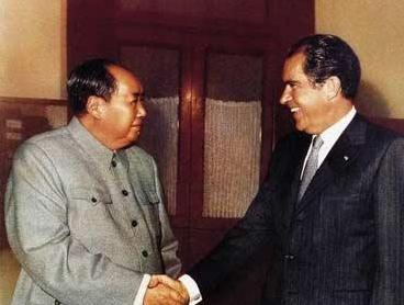 1972年，尼克松访华，毛主席送给他4两茶叶，他嫌礼物太少了，脸色当时就不好看了