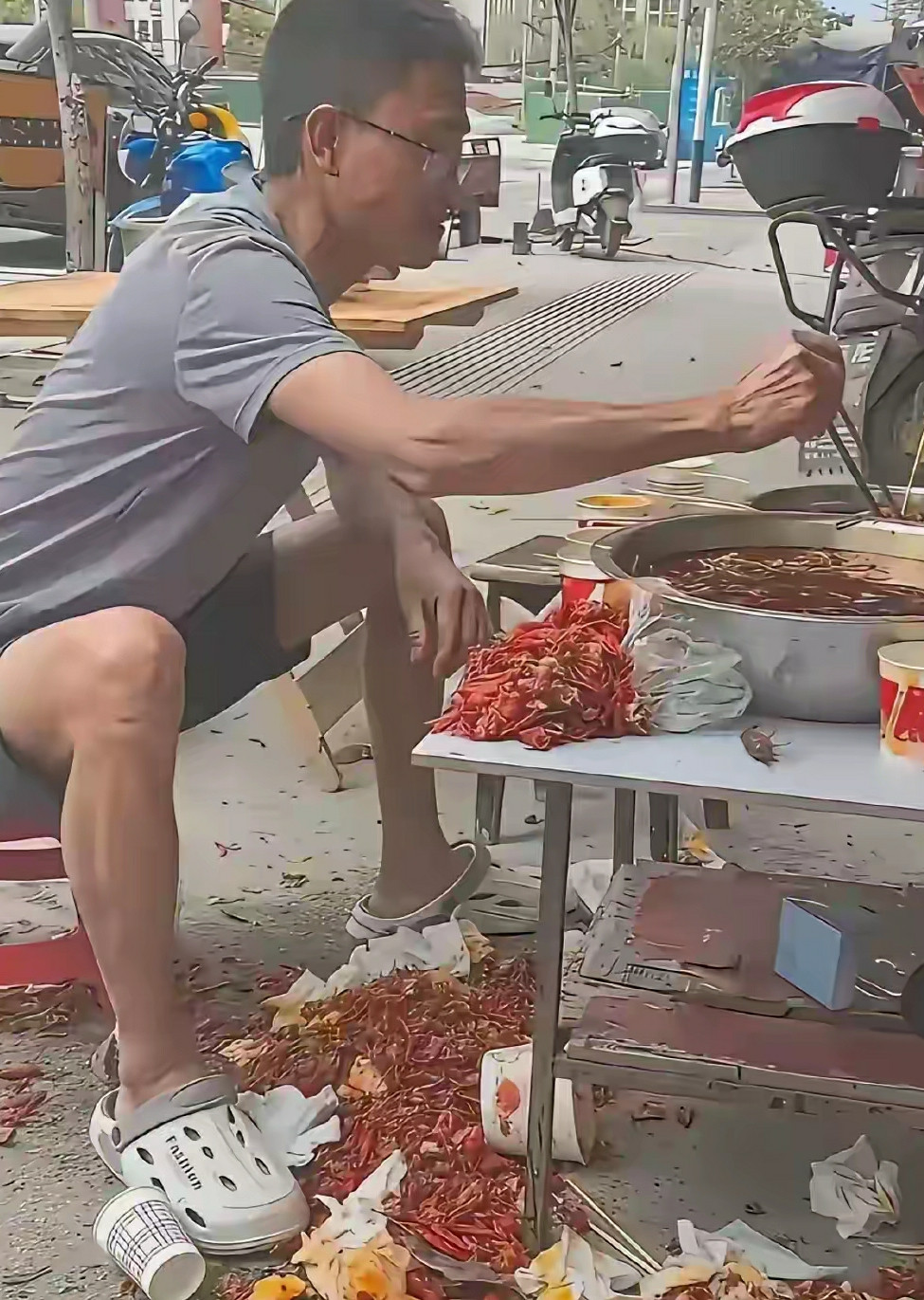 59一份的小龙虾自助，怎么样才能赶他走！