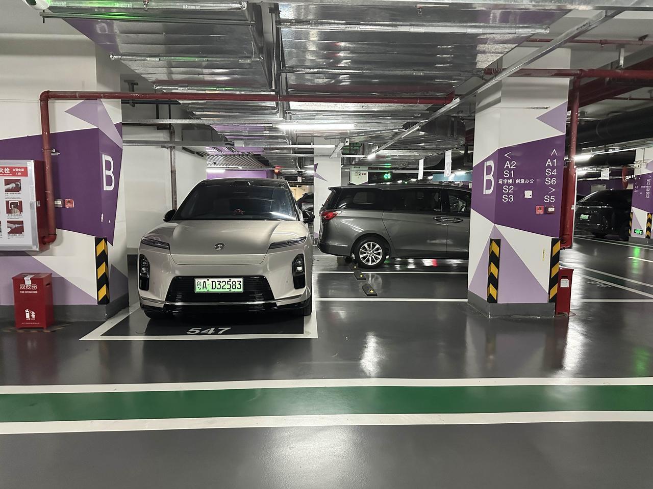 广州老小区“抢位大战”：50个产权车位1小时售罄，业主直呼“手慢无”！近日，广